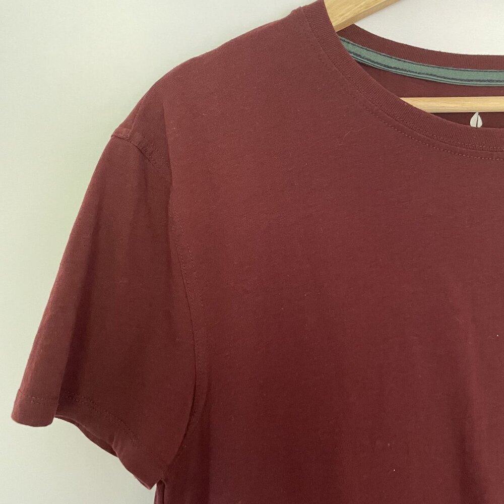 Essentials sz s red short sleeved t-shirt pocket summer top casual comfortable - Picture 2 of 7